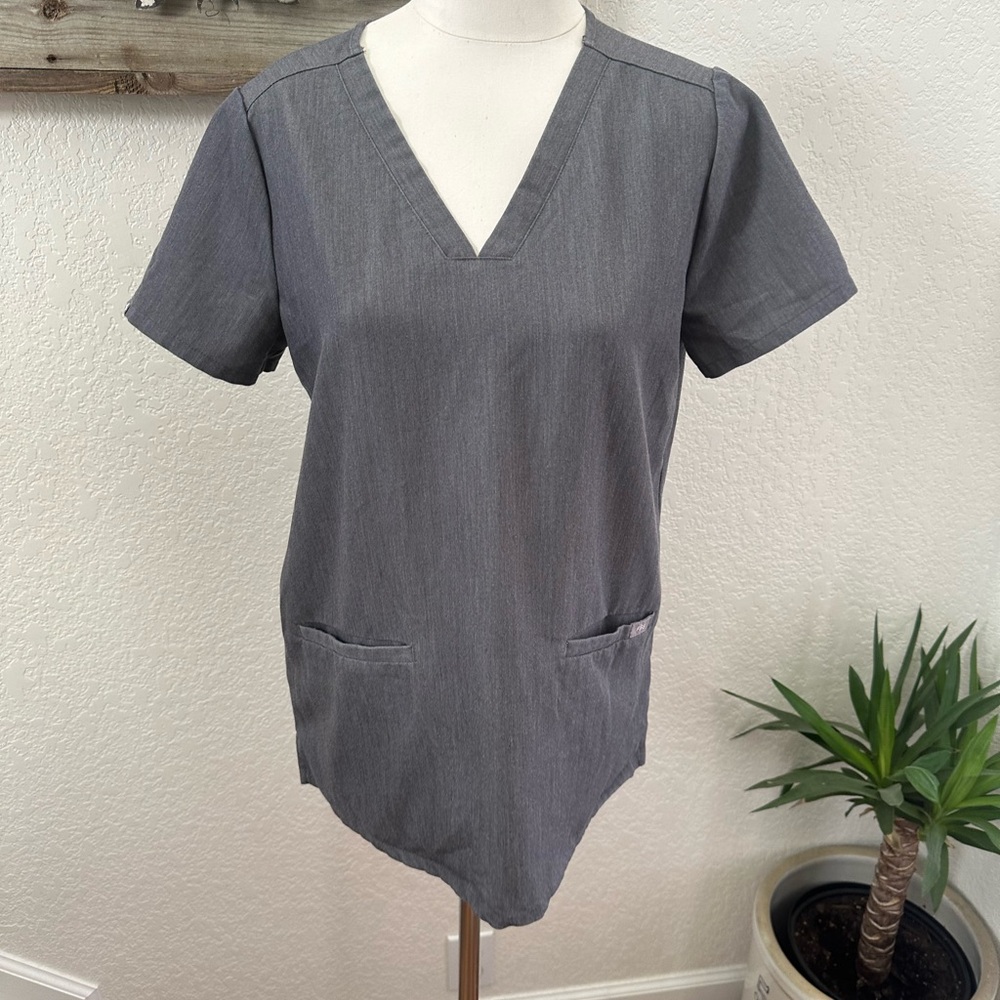 Figs Casma Three-Pocket Scrub Top gray ladies size Small